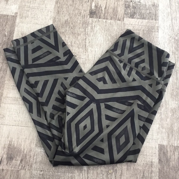 lululemon athletica Pants - Lululemon crop athletic pants